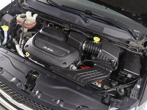 Used 2017 Chrysler Pacifica Touring-L image 18