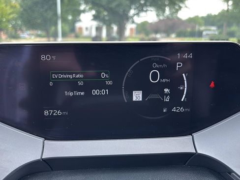 Used 2025 Toyota Prius XLE AWD/4WD image 3