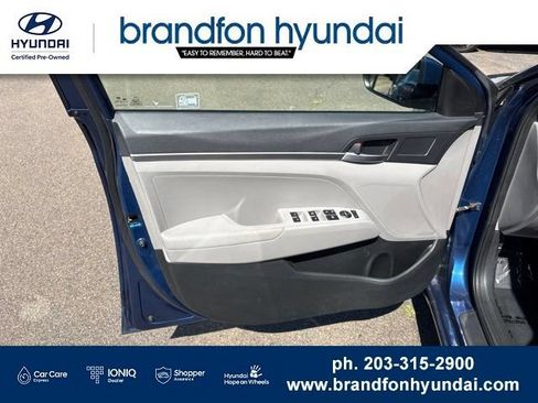 Used 2019 Hyundai Elantra SE FWD image 11