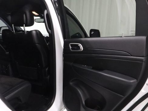 Used 2020 Jeep Grand Cherokee Altitude AWD/4WD image 17