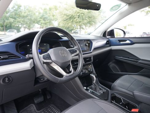 Certified 2024 Volkswagen Taos SE FWD image 8