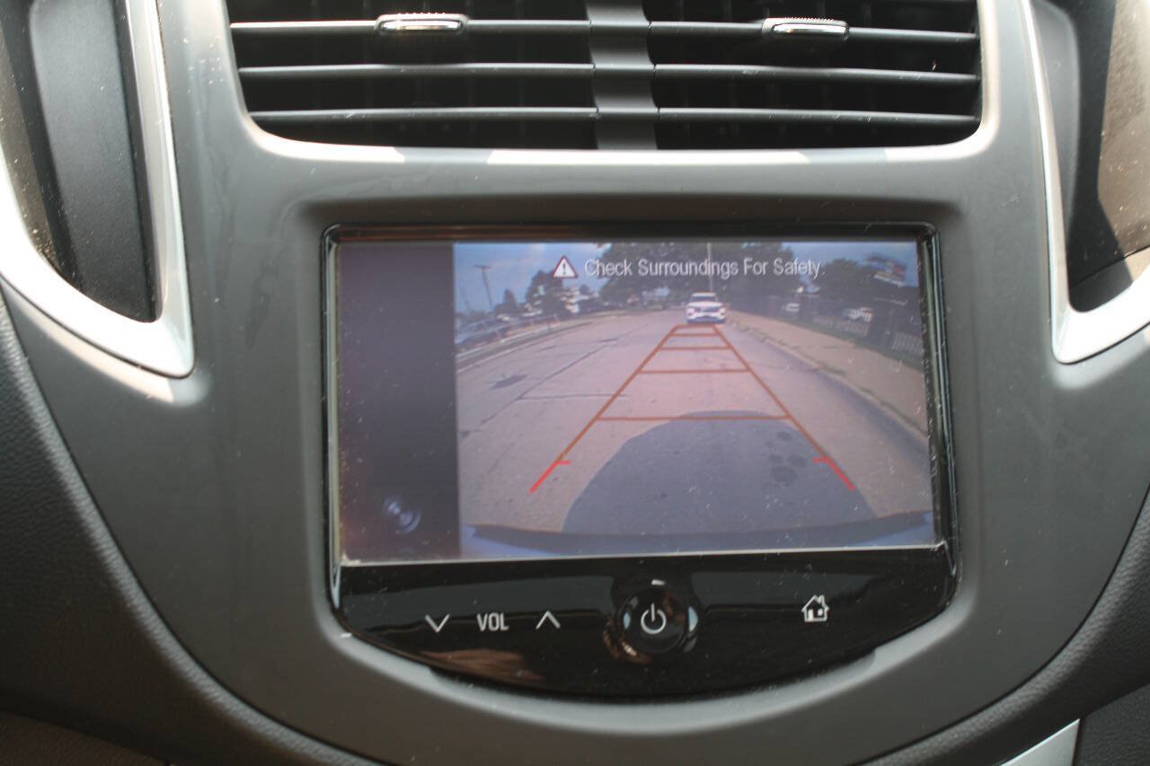 Used 2015 Chevrolet Trax LT w/ LT Sun and Sound Package AWD/4WD image 12