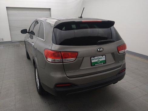 Used 2017 Kia Sorento L FWD image 6