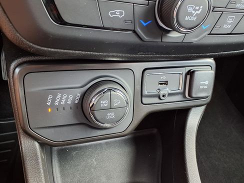 Used 2023 Jeep Renegade Trailhawk w/ Trailhawk Elite Group AWD/4WD image 8