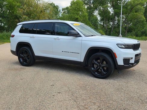Used 2023 Jeep Grand Cherokee L Limited w/ Black Appearance Package AWD/4WD image 14