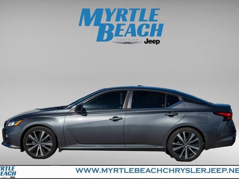 Used 2022 Nissan Altima 2.0 SR image 3