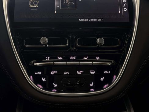 Used 2024 Aston Martin DBX image 30
