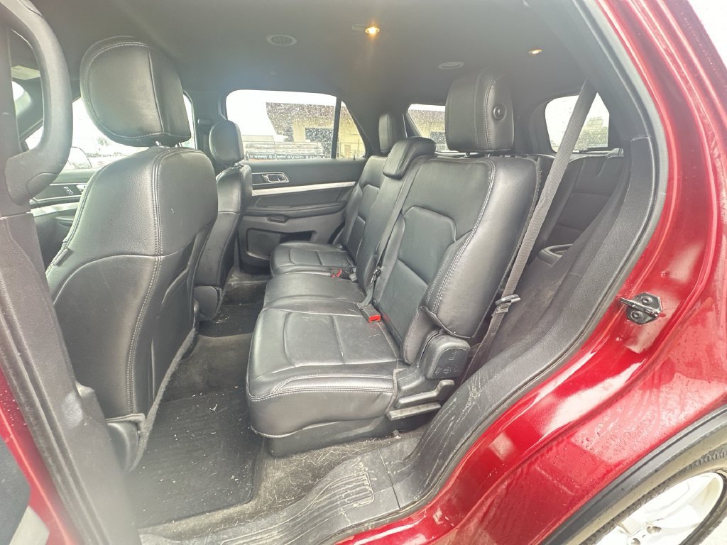 Used 2017 Ford Explorer XLT w/ Equipment Group 202A AWD/4WD image 25