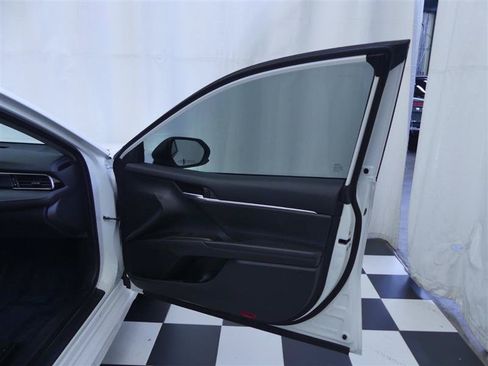 Used 2021 Toyota Camry SE FWD image 23
