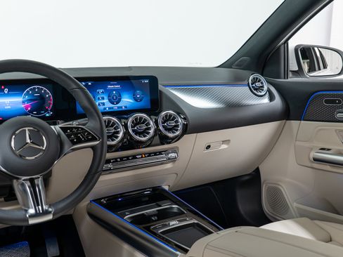 Used 2025 Mercedes-Benz GLA 250 4MATIC image 16