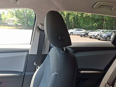 Certified 2024 Volkswagen Taos SE image 17