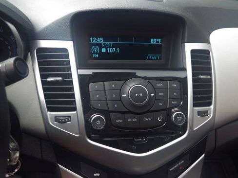 Used 2015 Chevrolet Cruze LS FWD image 13