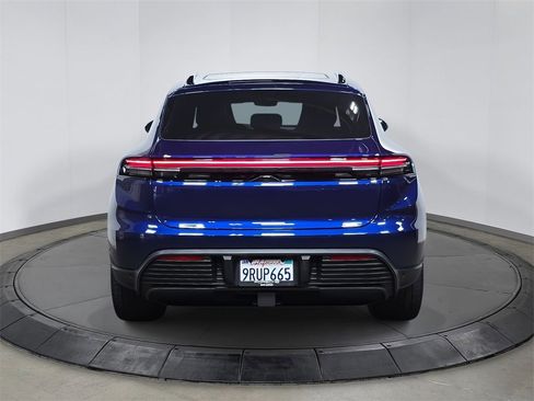 Certified 2025 Porsche Macan 4S Electric image 6