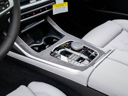 Certified 2025 BMW X7 xDrive40i w/ M Sport Package image 12