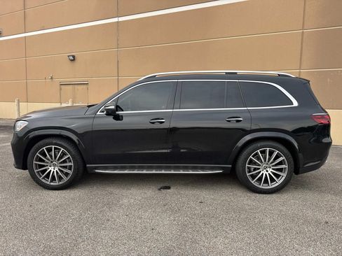 Used 2025 Mercedes-Benz GLS 580 4MATIC image 9