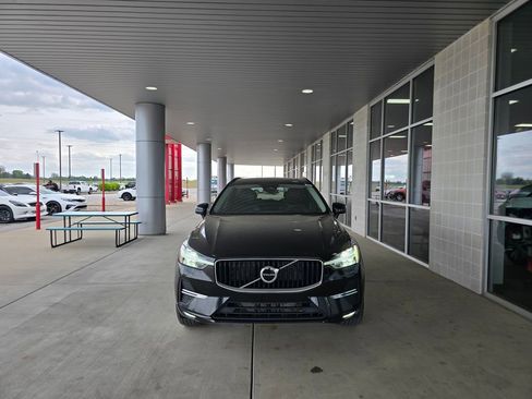 Used 2023 Volvo XC60 B5 Core image 2
