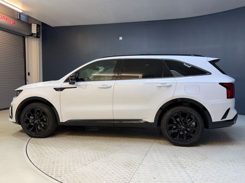 Used 2023 Kia Sorento SX FWD image 2