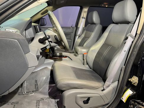 Used 2007 Jeep Grand Cherokee Limited AWD/4WD image 9
