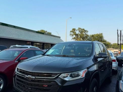 Used 2021 Chevrolet Traverse RS FWD image 3