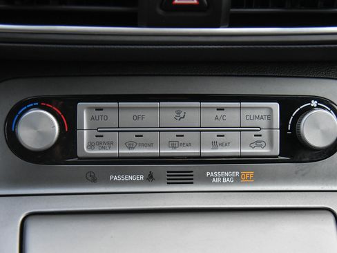 Used 2021 Hyundai Kona Limited FWD image 23