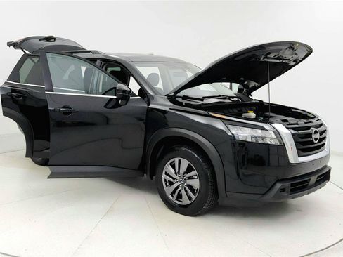 Used 2025 Nissan Pathfinder SV AWD/4WD image 12