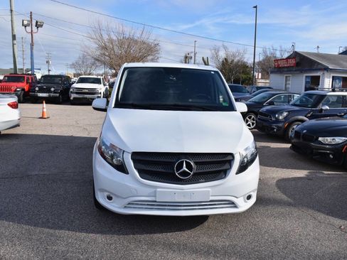 Used 2020 Mercedes-Benz Metris image 2