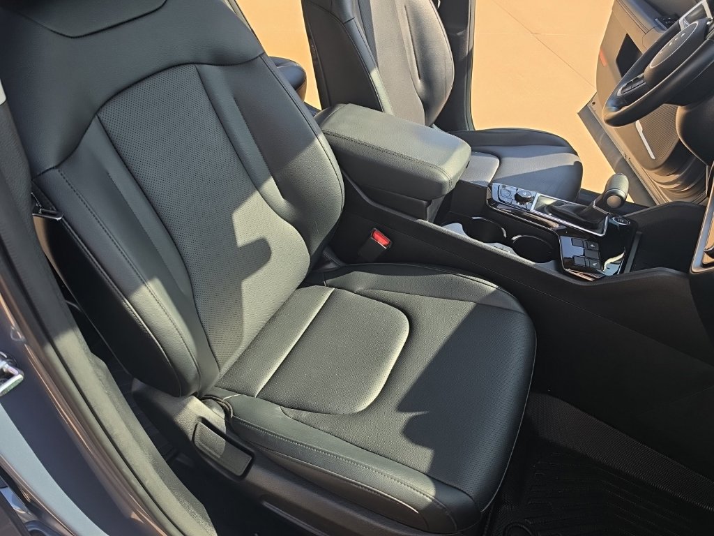 Used 2025 Kia Sportage EX w/ Premium Package FWD image 17