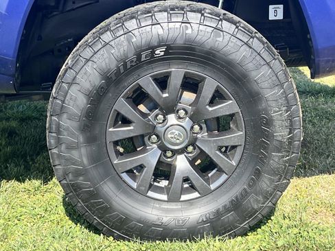 Used 2022 Toyota Tacoma SR5 AWD/4WD image 40