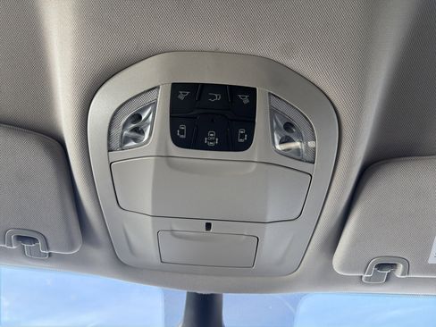 Used 2023 Chrysler Pacifica Touring-L image 18