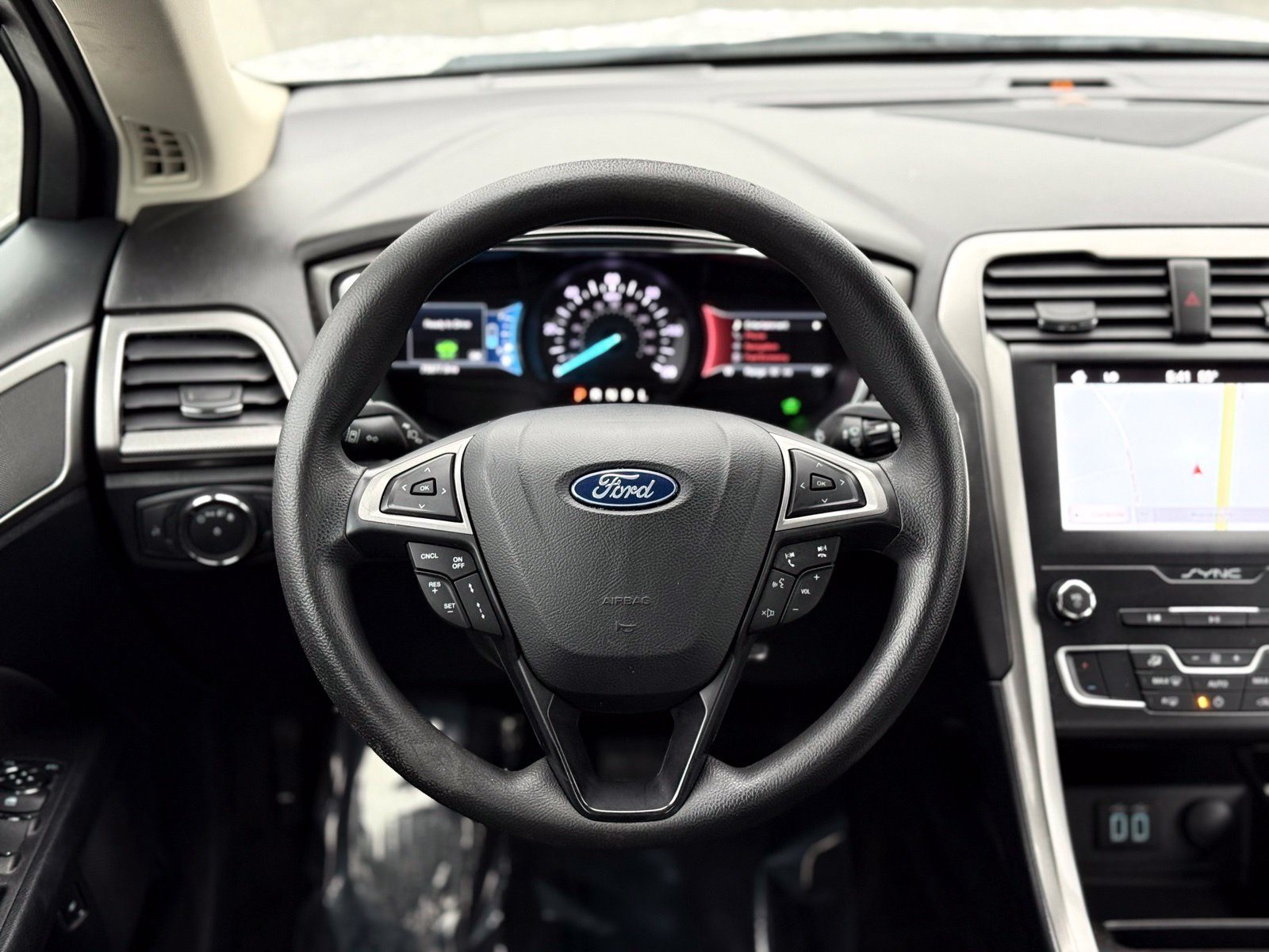 Used 2019 Ford Fusion SE FWD image 24