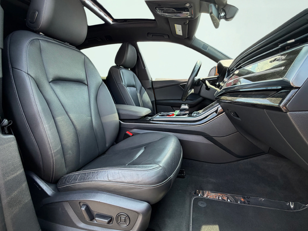 Used 2019 Audi Q8 Premium Plus w/ Premium Plus AWD/4WD image 29