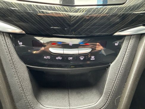 Used 2020 Cadillac XT6 Premium Luxury AWD/4WD image 32