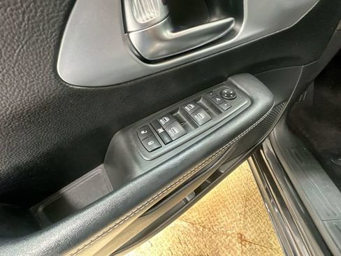 Used 2020 Chrysler Pacifica Limited w/ S Appearance Package FWD image 17