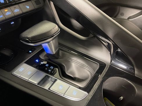 Certified 2025 Hyundai Elantra SEL FWD image 24