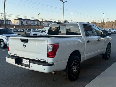 Used 2022 Nissan Titan SV image 6