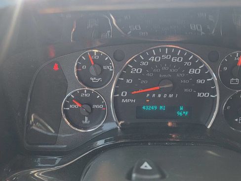 Used 2021 GMC Savana 2500 w/ Enhanced Convenience Package image 8