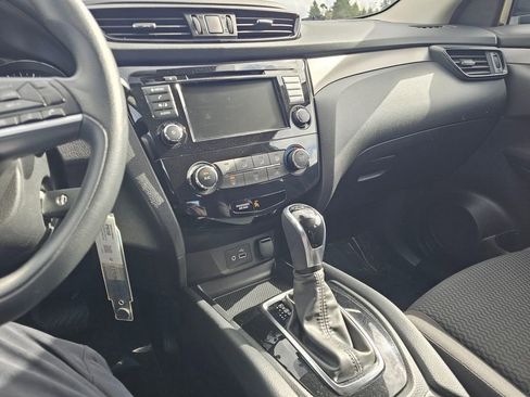 Used 2020 Nissan Rogue Sport S image 29