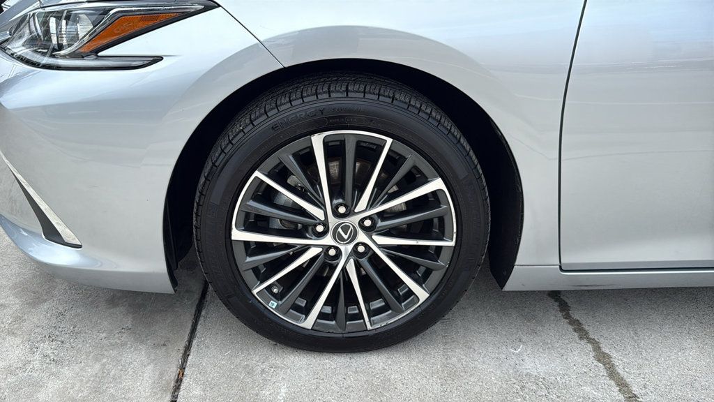 Used 2023 Lexus ES 300h w/ Premium Package FWD image 18