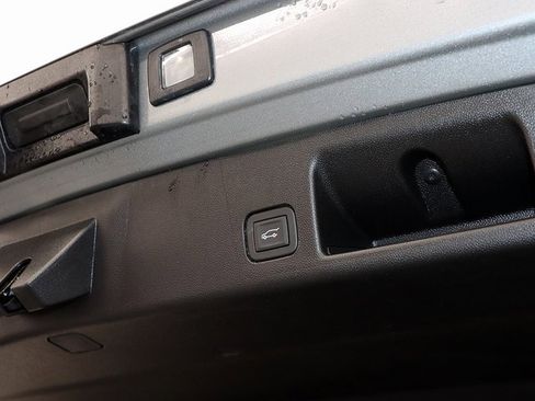 Used 2025 Chevrolet Equinox EV RS image 31