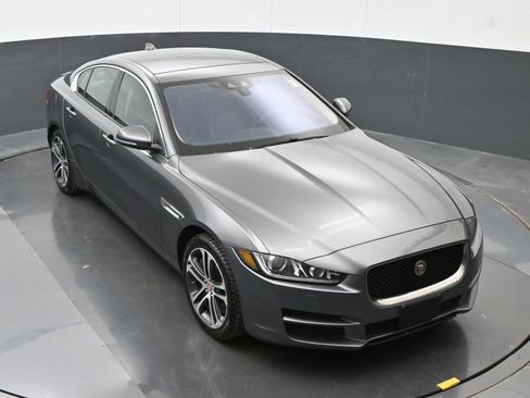 Used 2017 Jaguar XE Premium AWD/4WD image 33