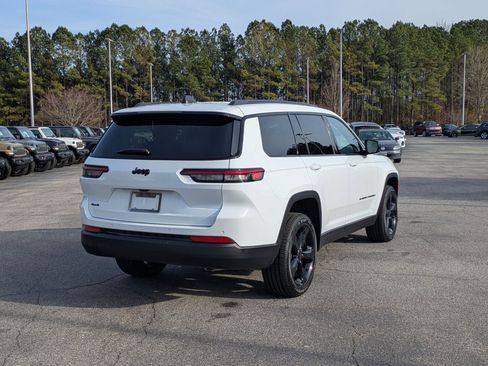 New 2025 Jeep Grand Cherokee L Altitude image 5
