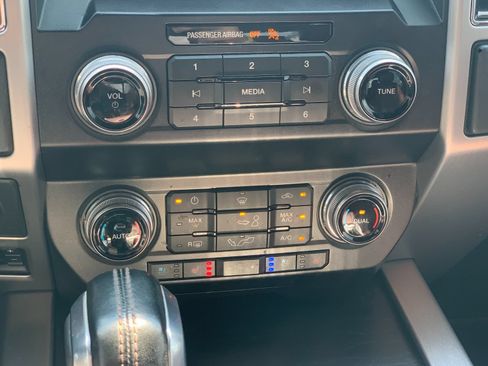 Used 2020 Ford F150 Platinum w/ Equipment Group 701A Luxury AWD/4WD image 24