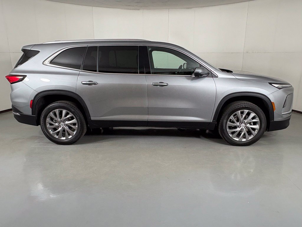 Used 2026 Buick Enclave Preferred FWD image 9