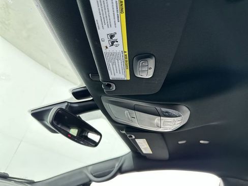 Used 2021 Chrysler Pacifica Touring-L w/ Uconnect Theater Family Group FWD image 19