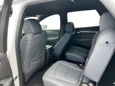Used 2023 Buick Enclave Essence image 11