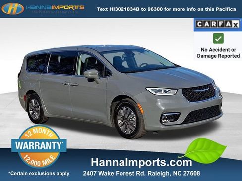 Used 2022 Chrysler Pacifica Touring-L image 1