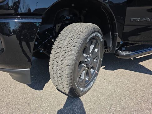New 2026 RAM 2500 Laramie AWD/4WD image 32