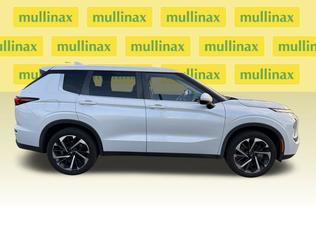 Used 2022 Mitsubishi Outlander ES FWD image 11