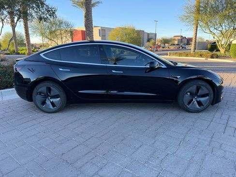 Used 2018 Tesla Model 3 Mid Range image 2