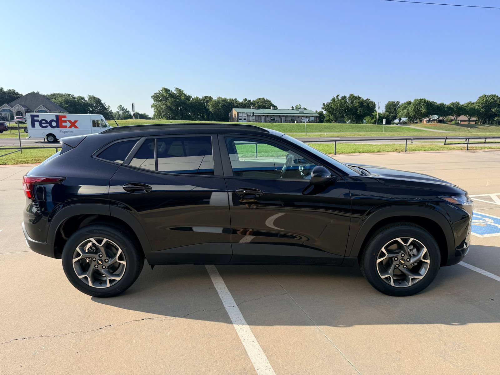 Used 2026 Chevrolet Trax LT w/ LT Convenience Package FWD image 7